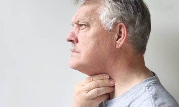 秋冬季喉咙痛不用怕 一个天然食材 居家专治喉咙痛 快来试试 蜂蜜