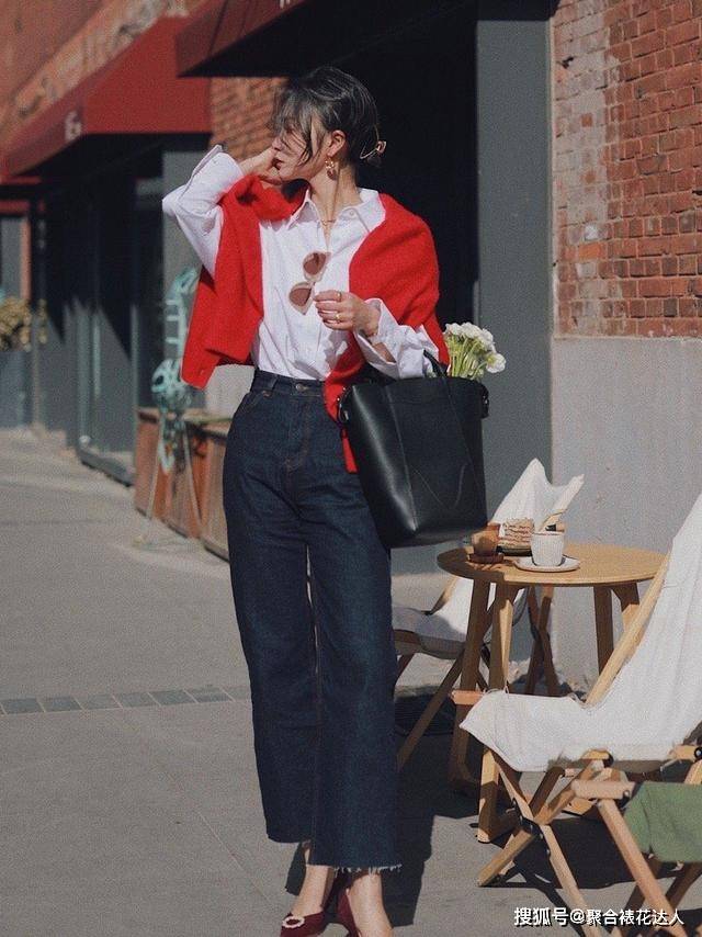 丽人 气质简约的“牛仔裤”，今冬流行这样穿，洋气显瘦，变身都市丽人