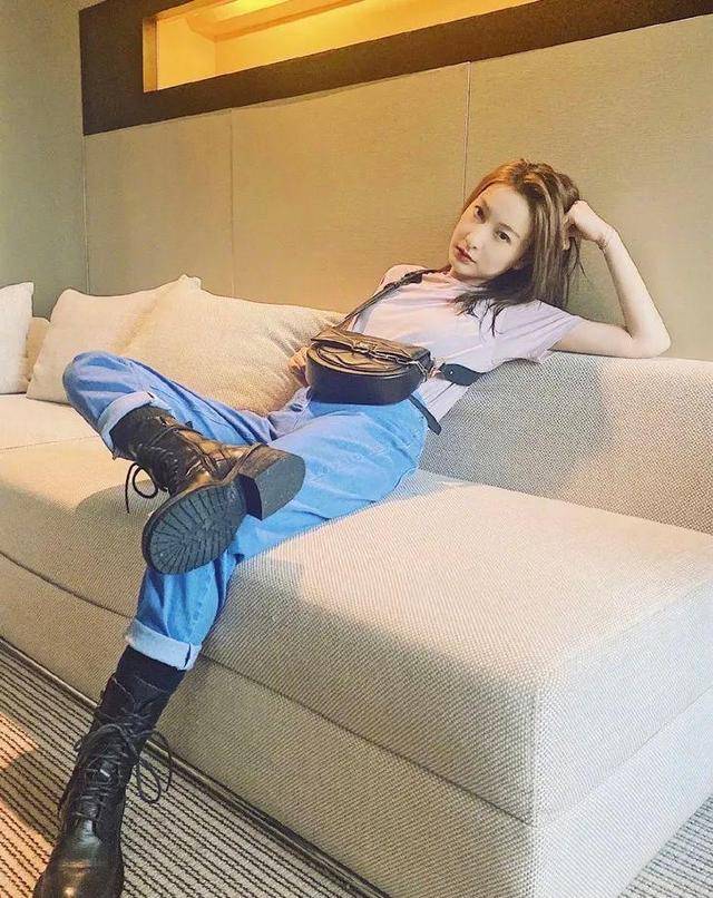 因为|情感尚未开花结果，吴昕大秀时尚达人，粉丝：抓紧嫁人吧！！