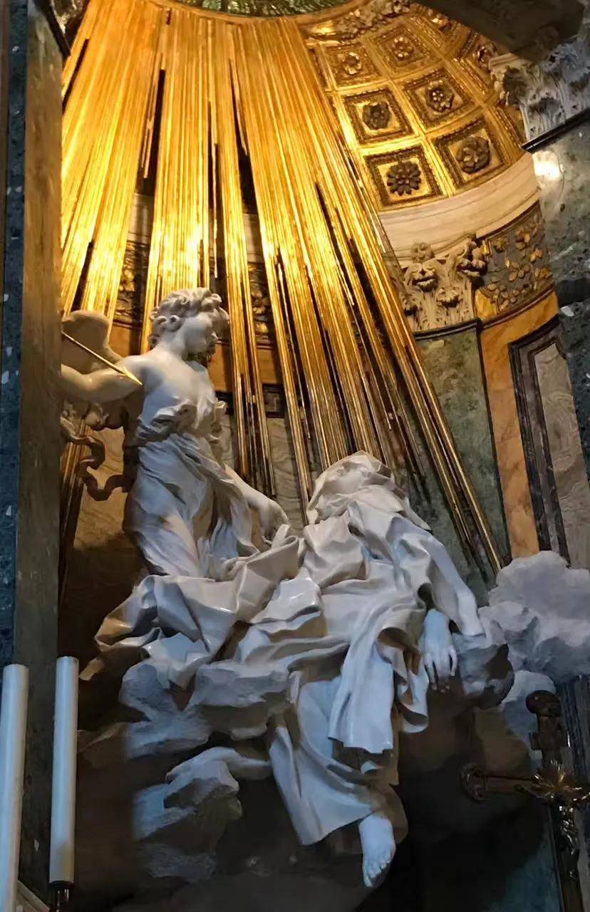 如贝尼尼雕塑中的《圣特蕾萨的沉迷》,表现的就是十六世纪一位西班牙