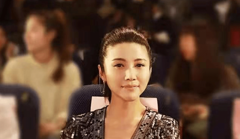 因为|演技封神的颜丙燕，如今几乎不见踪影，孤身一人十分潇洒！