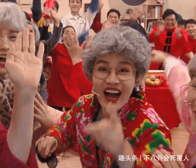 何炅嘴|芒果元宵会槽点多:何炅嘴瓢,沈梦辰戴美瞳扮老,四小花群魔乱舞