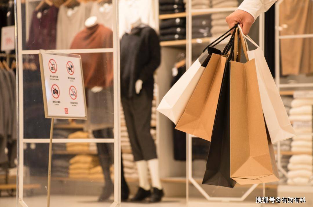 内地“落寞鞋王”被迫关店6000家,退市2年后卷土重来,如今仍争第一