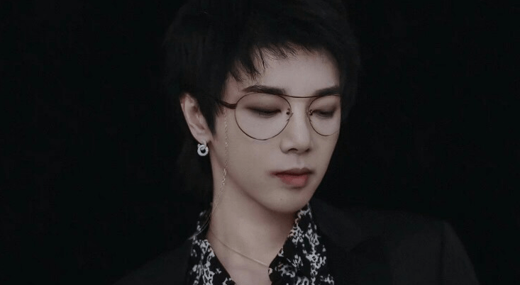 潜力|关晓彤避嫌不敢和华晨宇牵手，镜头外的互动却被当场被抓包？