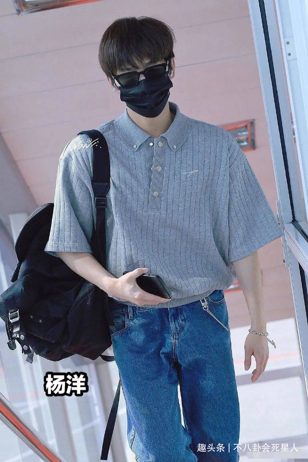 张彬彬 男明星机场私服：周震南被槽像大妈，井柏然似贵妇，他们很清爽