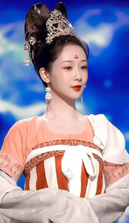 调整女明星发际线变美史：从生硬的美到自然的美，她们都做对了什么？