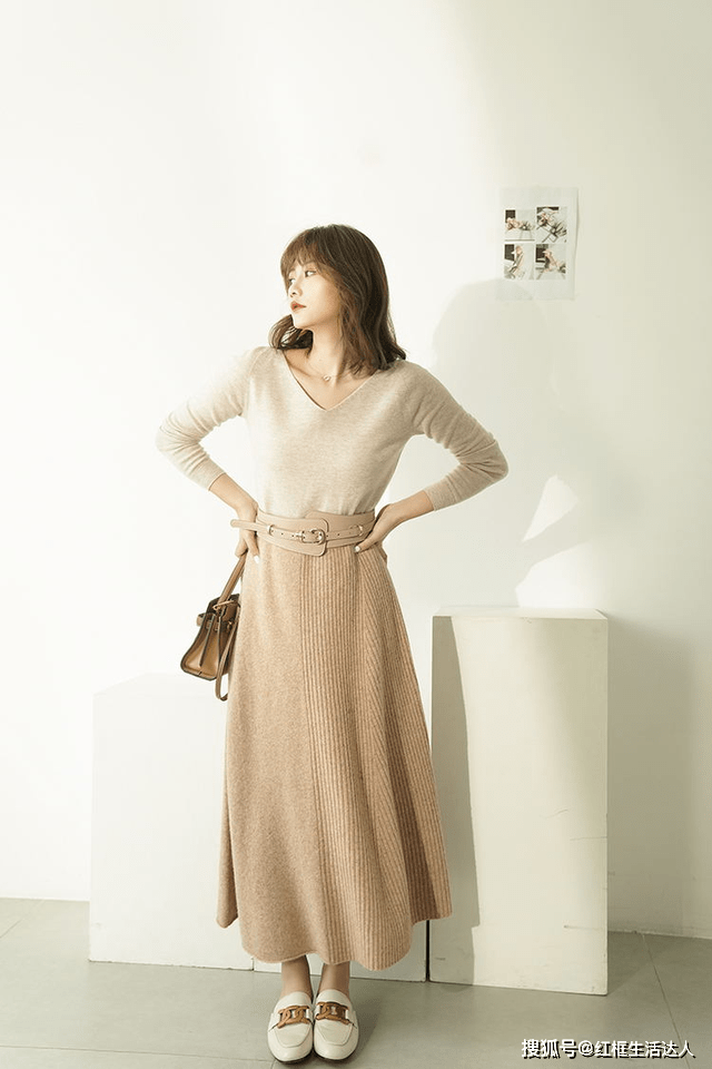 曲线美 冬季“半身裙”怎么穿更好看？建议从这4个方面入手，优雅显高挑
