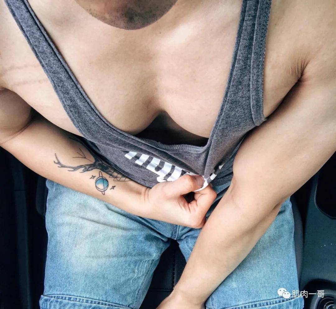 身材|94年翘臀男教练走红网络，网友直呼我可以