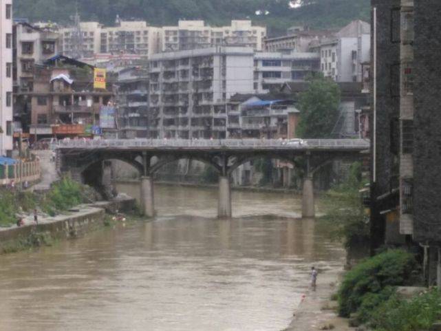 吉首峒河上的桥