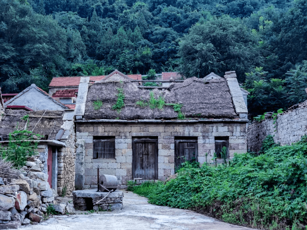 古村|挖到一个博物馆级古村！石街石巷，还藏着清朝戏服、几十处泉眼……