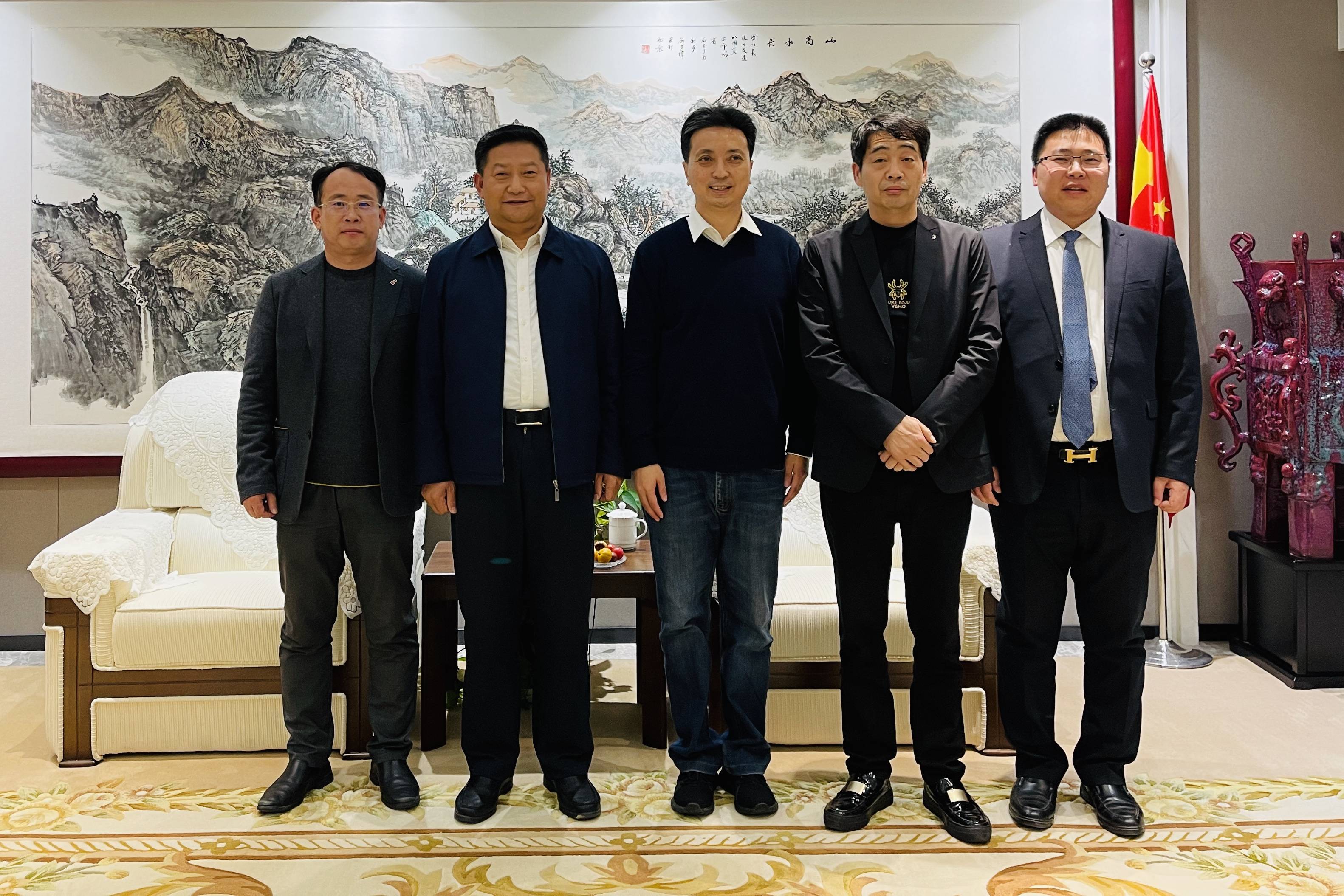 单恒伟秘书长携部分企业家与南阳市宛城区区长樊牛进行商务会谈_中国