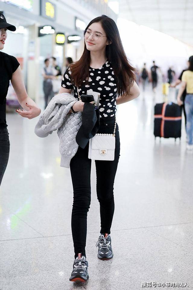 身材 23岁的林允顶着“星女郎”标签一出道即巅峰!