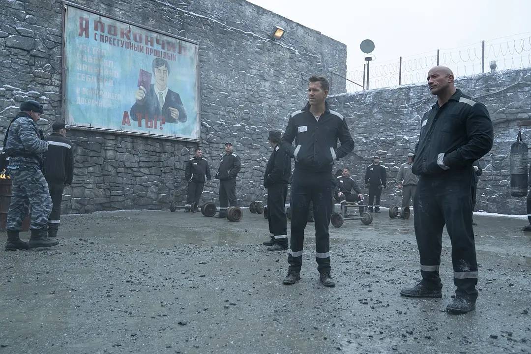 柠檬精|柠檬精影视：网飞年度最强阵容《红色通缉令》