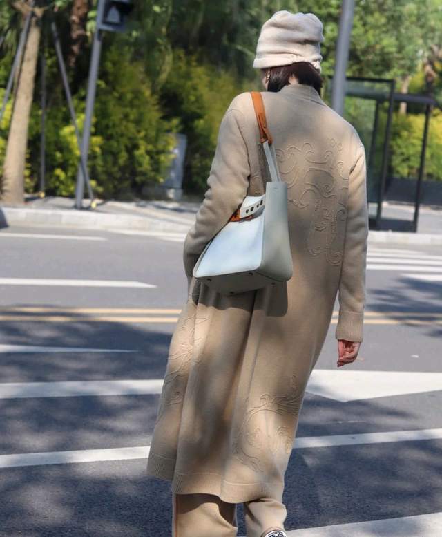 服装 冬天穿衣别太普通，可以借鉴这三套穿搭示范，满满的高级感