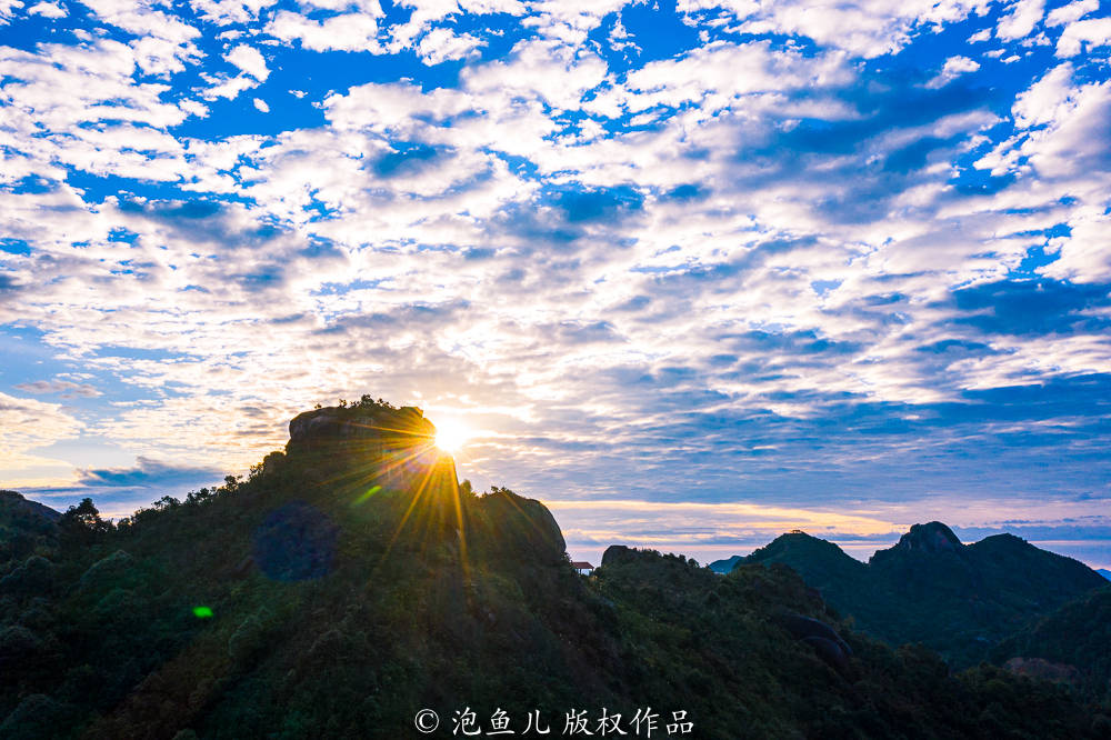 景区|广东大山发现神秘天池，常年水位不变，游客纳闷：这水是哪来的？