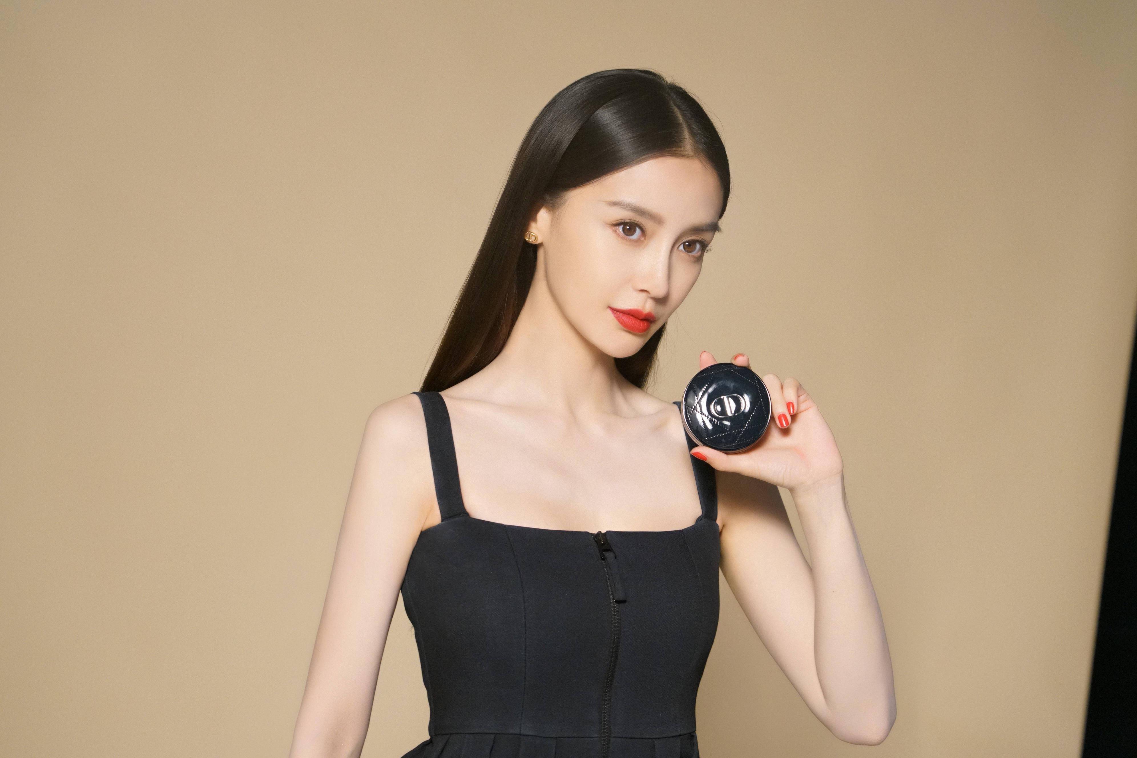 杨颖这套气场太足了,黑金格调散发高雅气息,拥有飒酷气质_造型