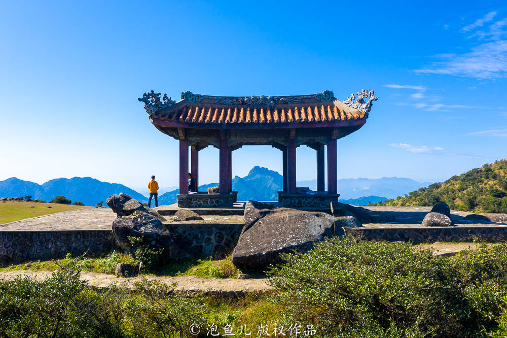 景区|广东大山发现神秘天池，常年水位不变，游客纳闷：这水是哪来的？