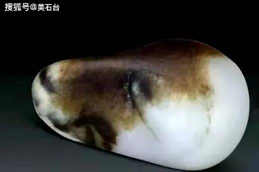 2018年一块拇指大的小石头拍出了1260万克价126万