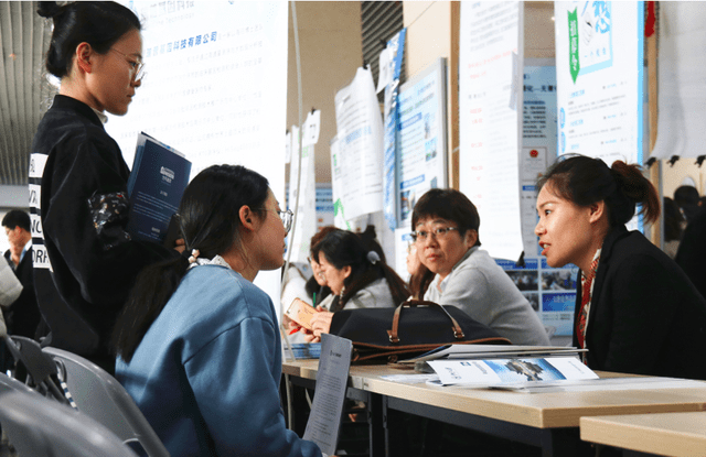 "对不起,我们不招专升本",面试官的话透露多少专科生的无奈_企业