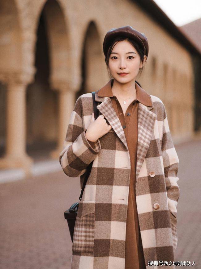 羊羔 小款的衣服可以增加一种干练的风格,显得超有气质