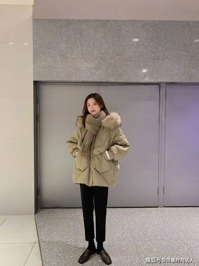 服装 女孩会穿衣更显气质，借鉴素人博主的穿搭，优雅又有女人味