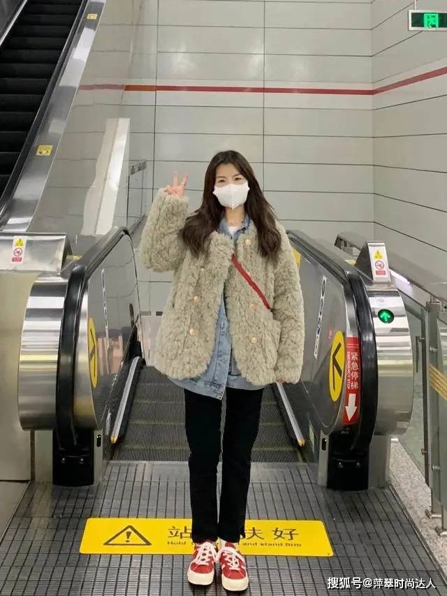 服装 女孩会穿衣更显气质，借鉴素人博主的穿搭，优雅又有女人味