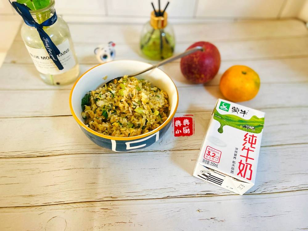 汤汤水|小朋友爱吃炒饭，所以最近的早餐偏中式，做法超简单