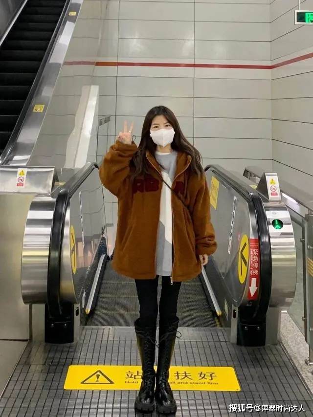 服装 女孩会穿衣更显气质，借鉴素人博主的穿搭，优雅又有女人味