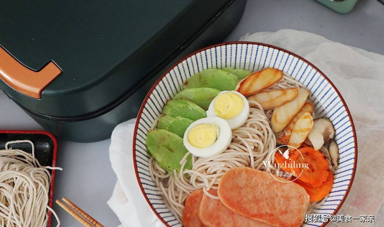 特电|冬天我家三天两头吃此早餐，电饼铛一煮10分钟，好吃又顶饱