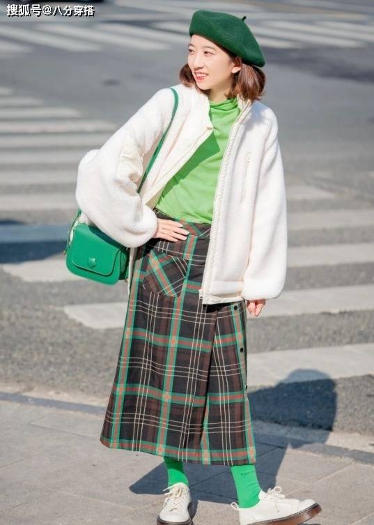 短袜 今年流行这几款半身裙,优雅温柔又百搭,照着穿准没错