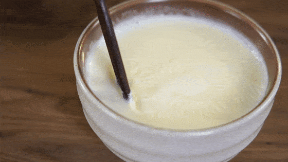 奶加热后生成的奶皮千万别乱吃小心影响血管健康