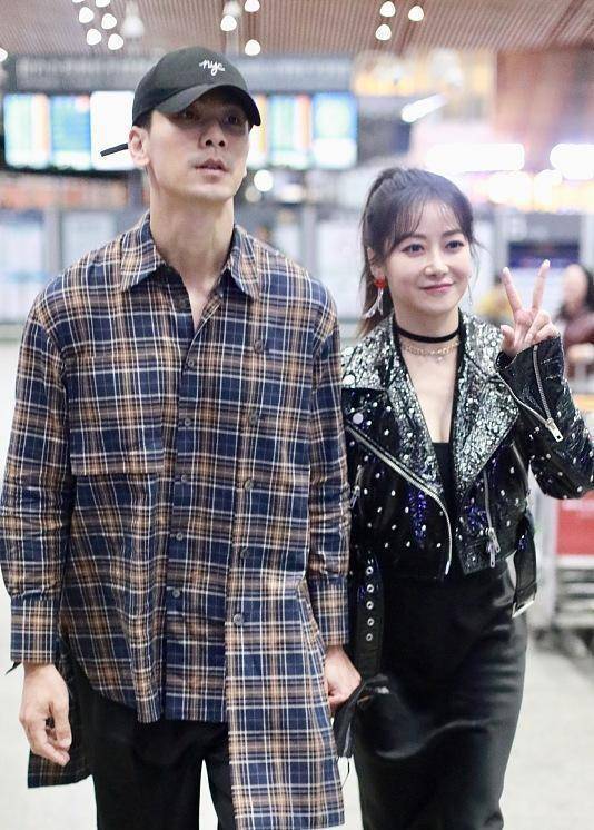 御姐 “皮衣+缎面裙”才是御姐必备造型，跟着陈紫函这样穿，酷飒有范