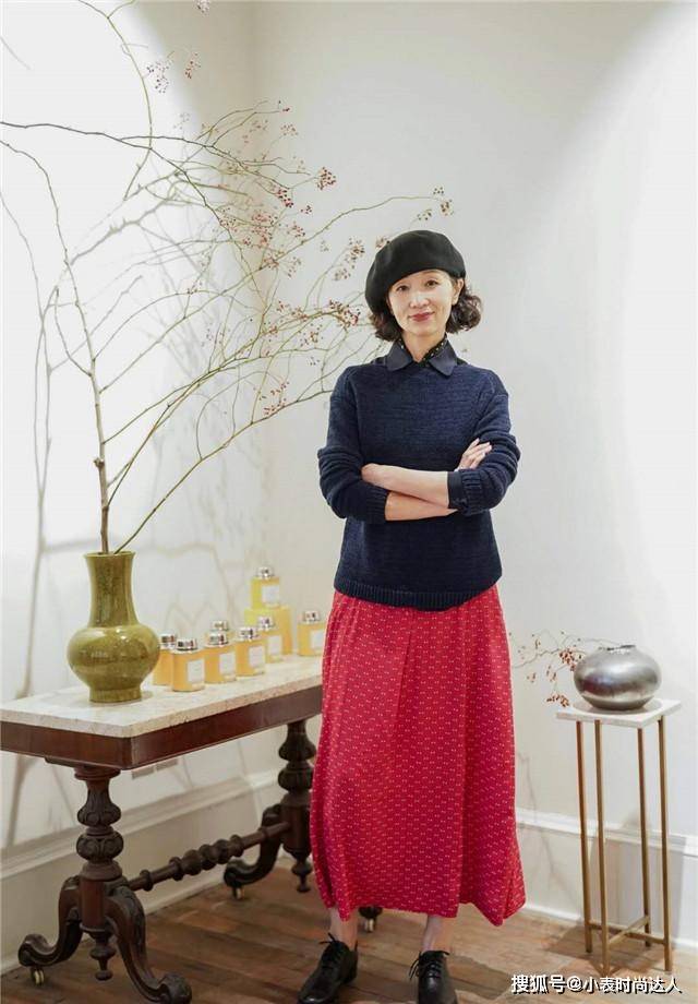 衬衣 女人过了50岁少穿T恤短裤，瞧三木妈妈这样来穿，优雅知性又时髦