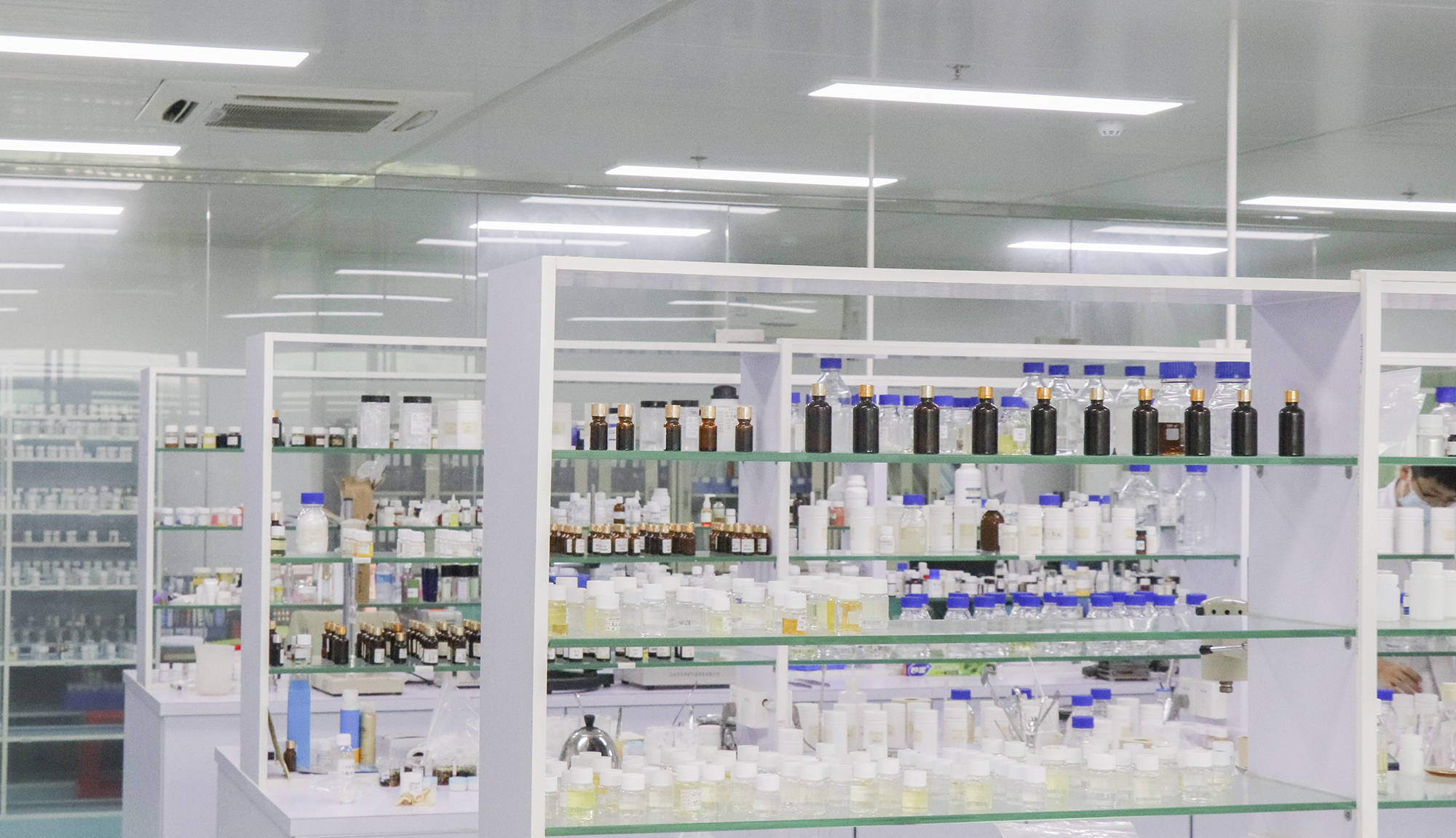 化妆品oem代工厂应该如何控制化妆品的生产成本华喜生物