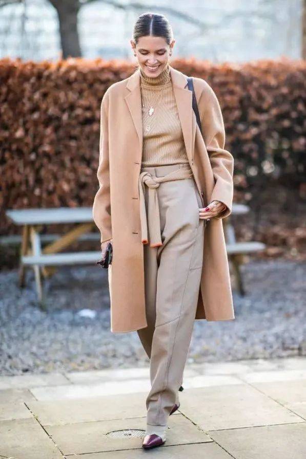 毛衣 比驼色更好穿，今年冬天“奶茶色”火了！