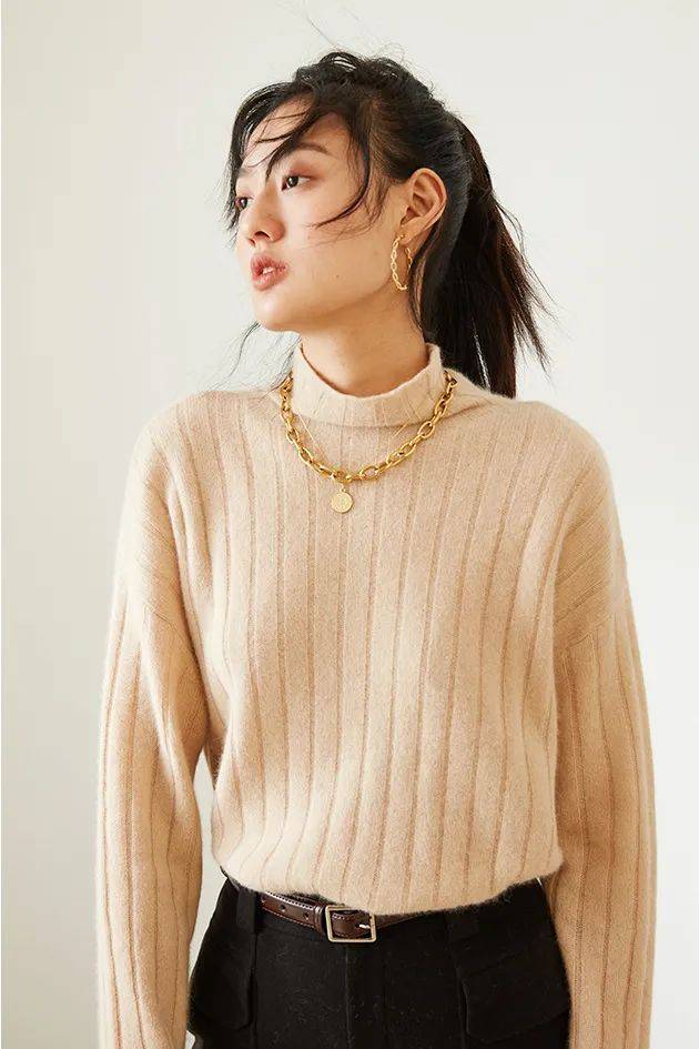 毛衣 比驼色更好穿，今年冬天“奶茶色”火了！