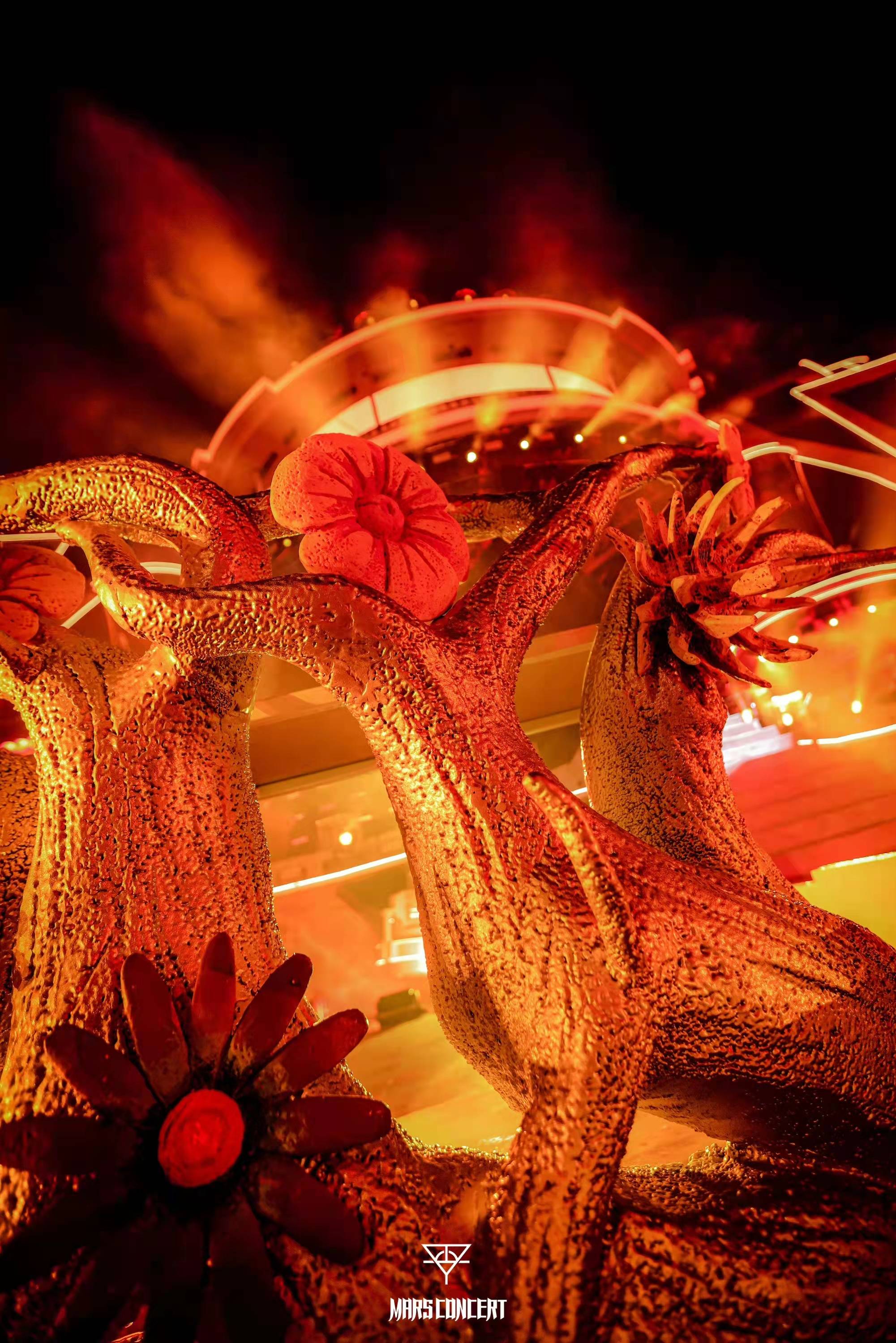 舞美|倒计时2天!华晨宇火星演唱会主舞台曝光,极致美学演绎火星之城