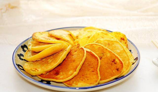 做法|鸡蛋面粉加香蕉，孩子最爱的早餐饼，松软香甜，能量满满