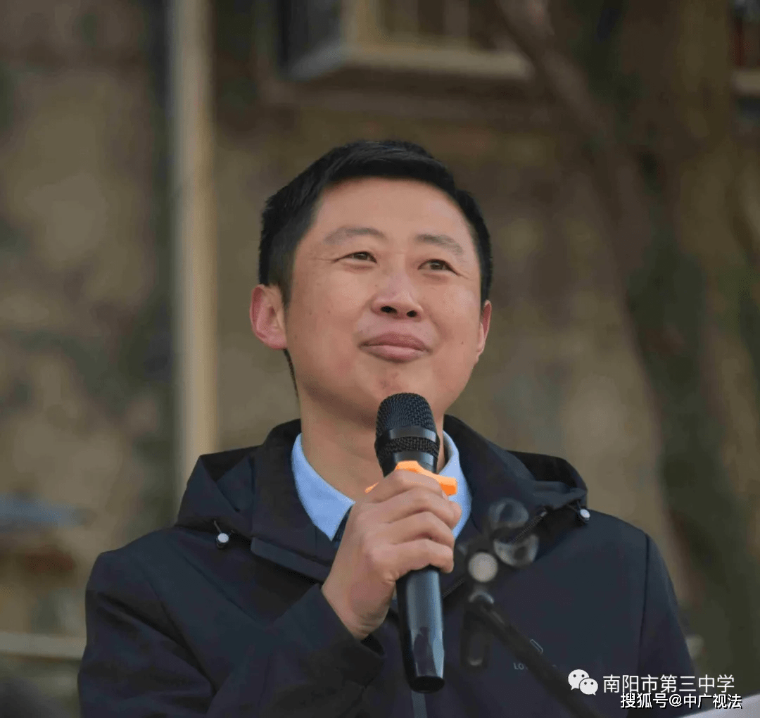 扬起理想的风帆紧握志向的罗盘