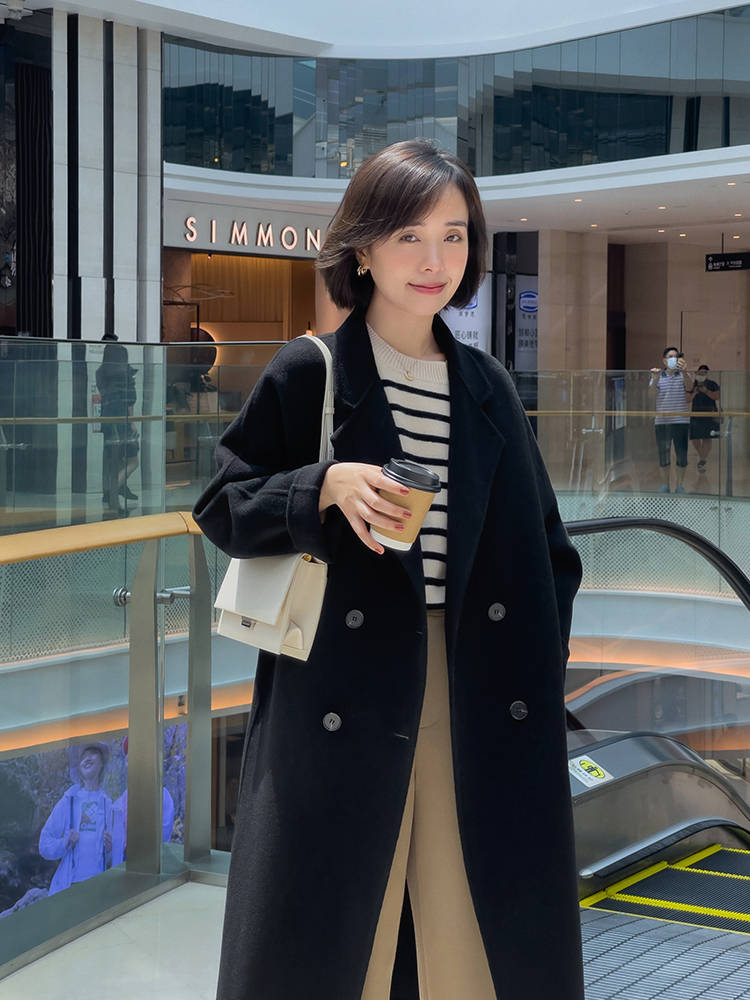 整体 这才是真正冬季穿搭指南,大衣搭配半身裙高级洋气,温柔又优雅