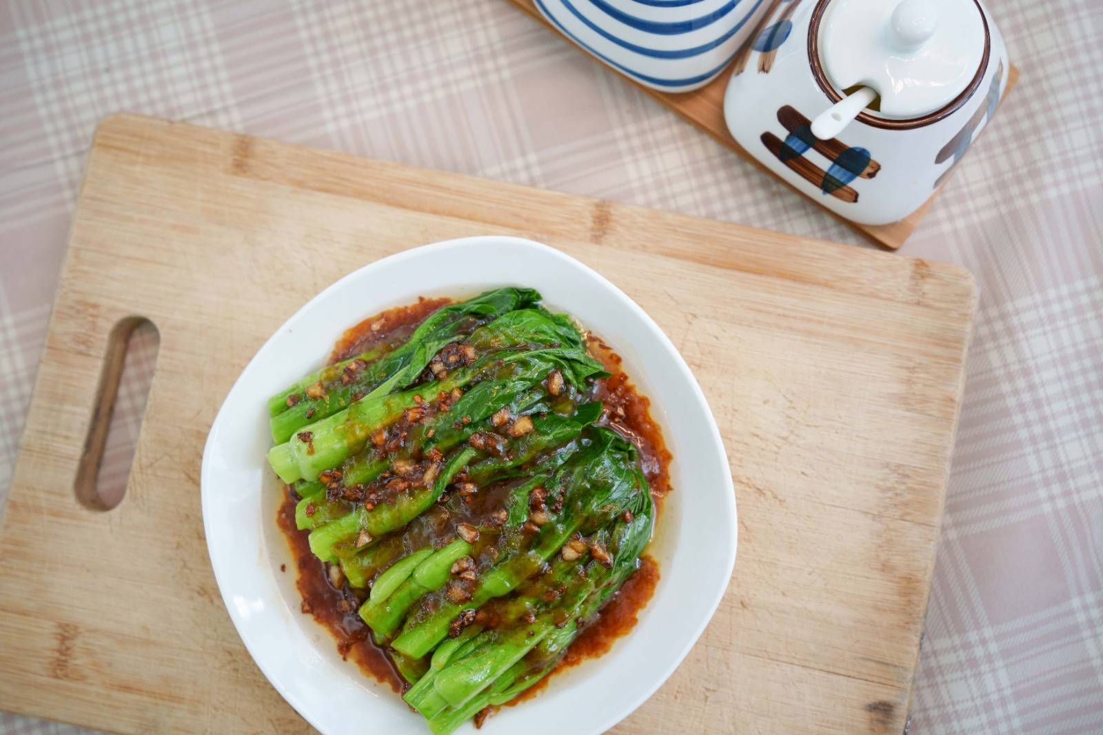 健康爽脆的油渣炒菜心为什么那么好吃,其实做法很简单,翠绿爽口超好吃