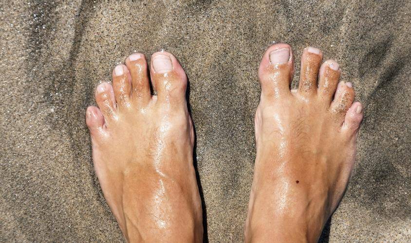 症状|血糖超标，“脚”先反馈？医生：若出现6个症状，最好抽血检查下