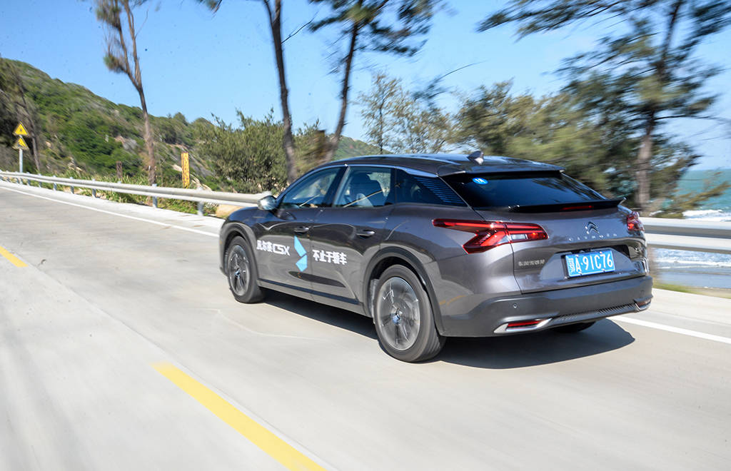 在性价比面前 一切都是浮云!试驾东风雪铁龙凡尔赛c5 x