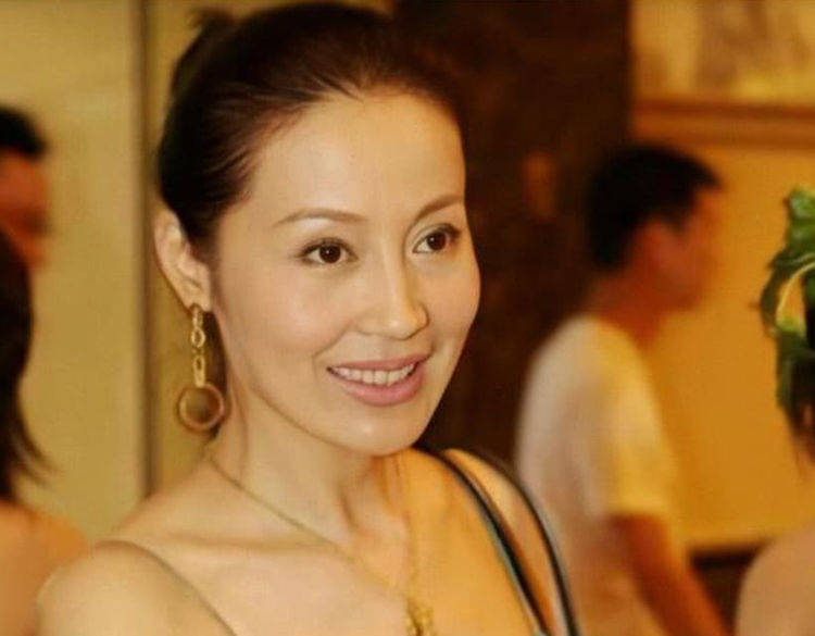 皇后专业户的她,中年嫁著名导演,至今无儿无女_邬倩倩_尤小刚_私生活