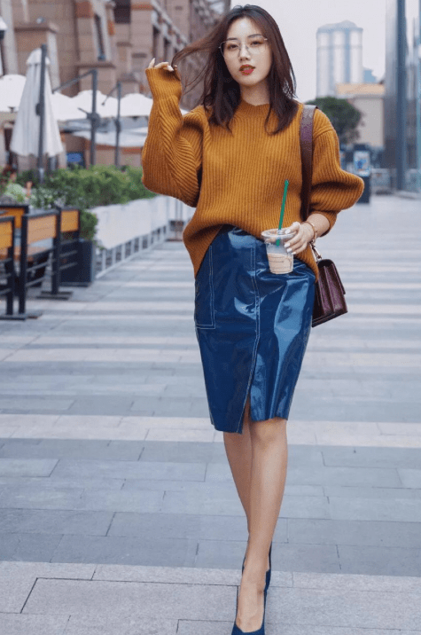 棕色 入冬后的高级感从何而来?靠一件“针织衫”就可以搞定,时髦大气