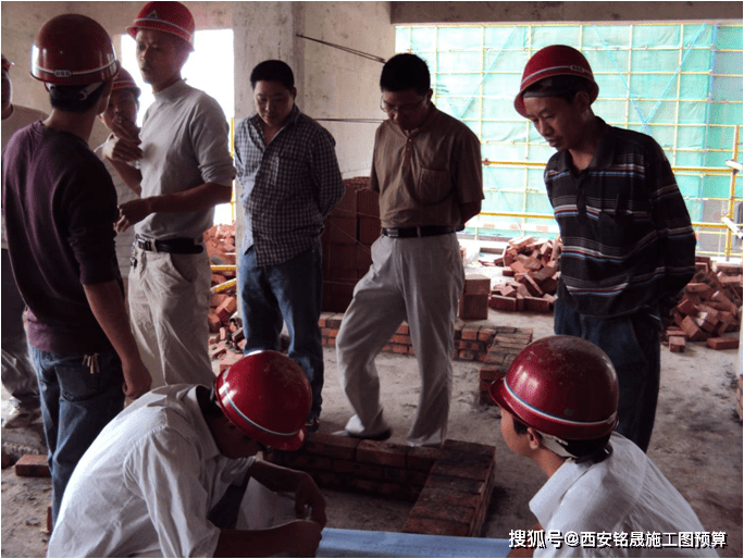 砌体样板完成后,上报监理,甲方,物业,门窗安装单位工程师及安装工程师