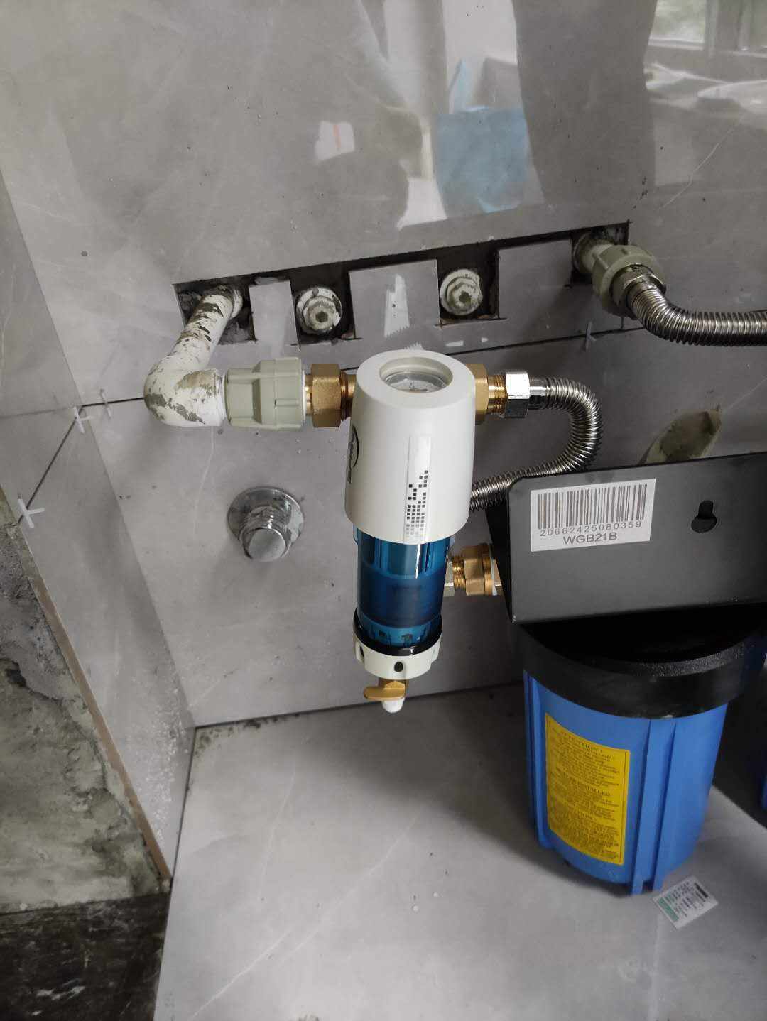 前置过滤器可不可以横着安装?对管道有什么要求吗?_机身_全屋_需注意