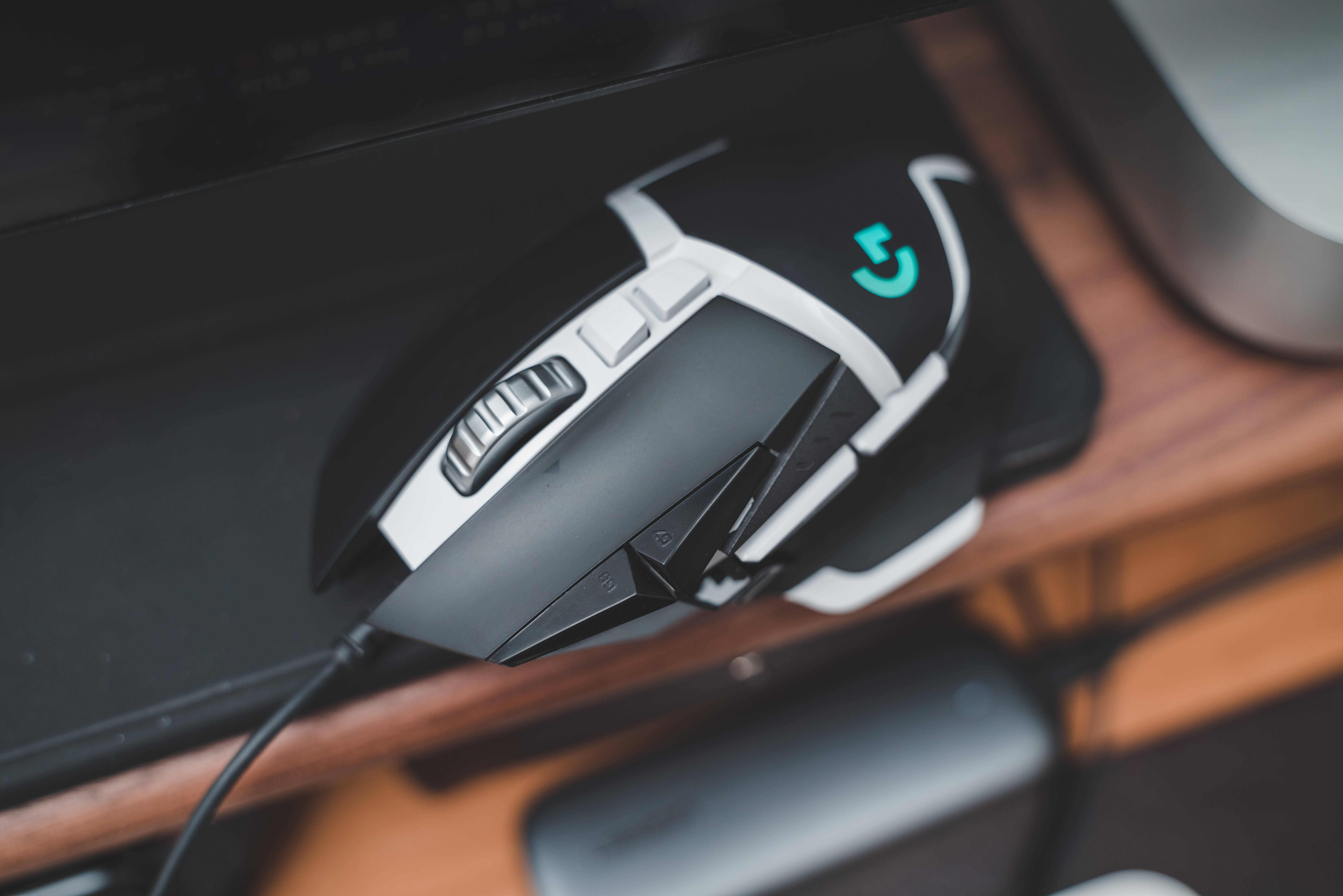 决胜快人一步,罗技g502 se hero熊猫版来助攻_鼠标_游戏_键鼠