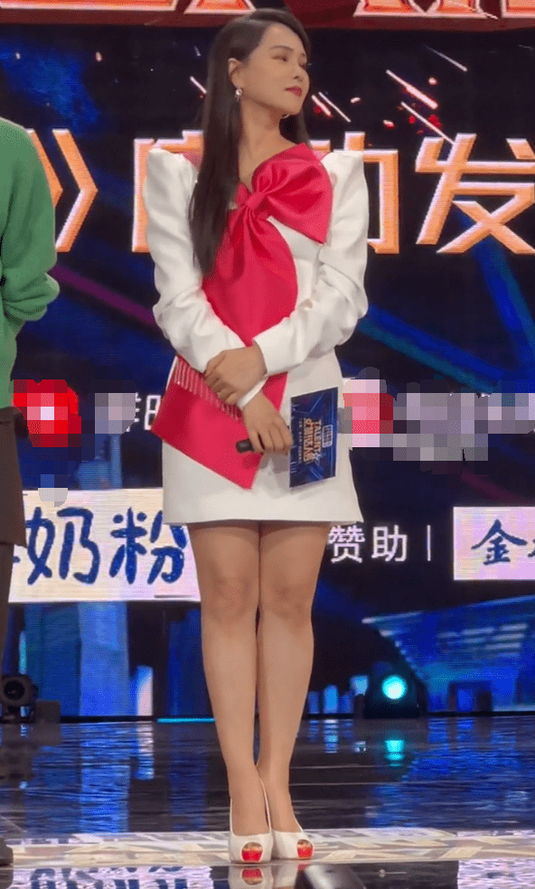 伊能静"冻龄术"太强大!53岁挑战公主短裙,露纤细双腿又瘦一圈!