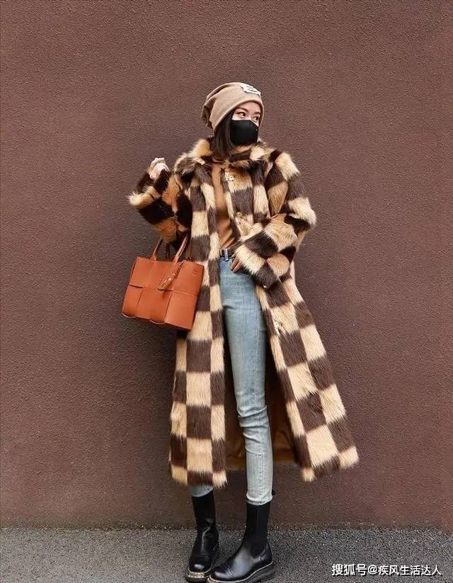 整体 又降温了！秋冬穿搭没件羽绒服怎么能行,羽绒服这样穿，温暖显瘦还好看